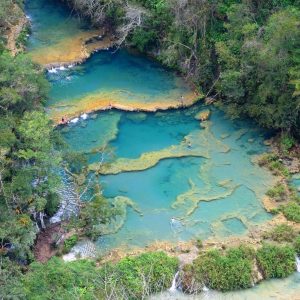 Río Dulce a Lanquin/Semuc Champey o viceversa.